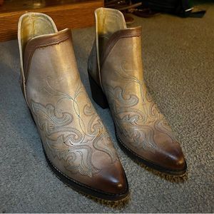 Circle G by Corral Ladies Cognac Embroidery Booties - W 8 (Original Price $128)